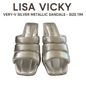 Lisa Vicky Very-V Silver Metallic Sandals – Size 11M
